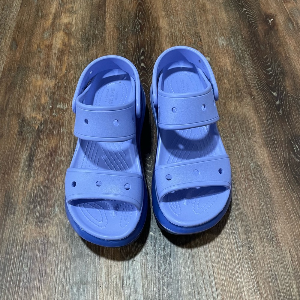 Women’s Croc mega crush sandals